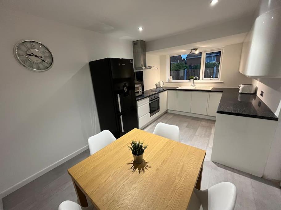 Idyllic Bungalow, Ideal Location In West Lancashire Burscough Exterior photo